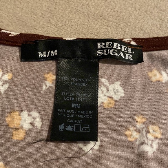 Cute medium t-shirt. Brand is Rebel sugar. Adorable flower pattern. - Picture 2 of 5